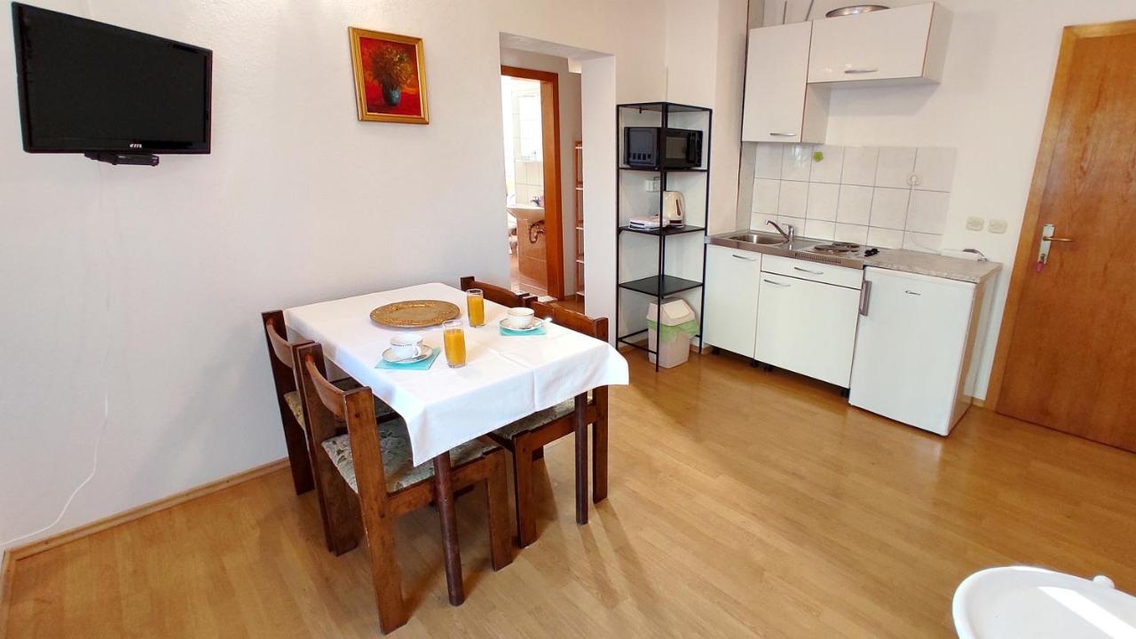 Apartments Martin Drvenik  Εξωτερικό φωτογραφία